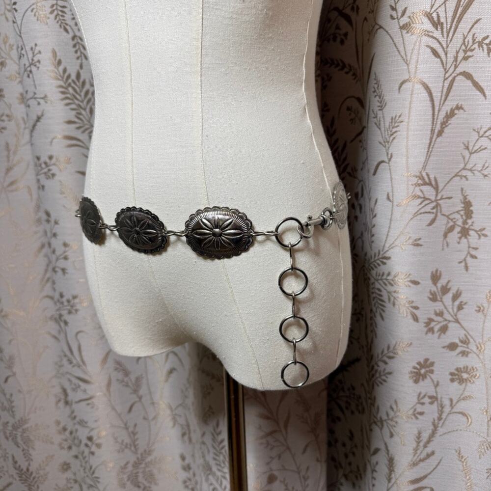 Vintage Silver Metal Concho Chain Belt Womens O/S Western Boho Cowgirl Indie - Picture 3 of 8